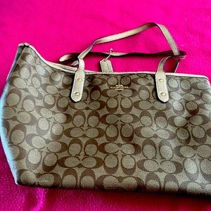 Coach shoulder bag